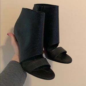 Vince heels